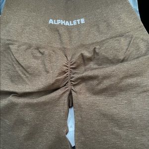 TRADING - Alphalete Amplify Biker Shorts - Canteen, Size Small